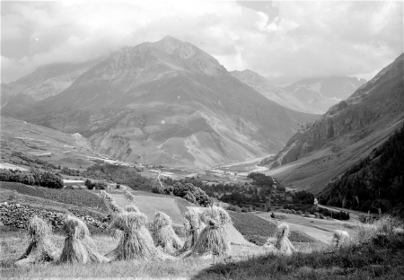 photo noir et blanc paysage montagne agriculture