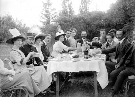 photo ancienne repas famille debut siecle