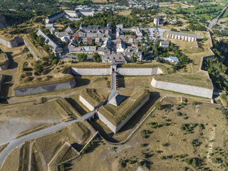 Mont-Daupohin-village vue drone_c_we_are_contents_-_centre_des_monuments_nationaux