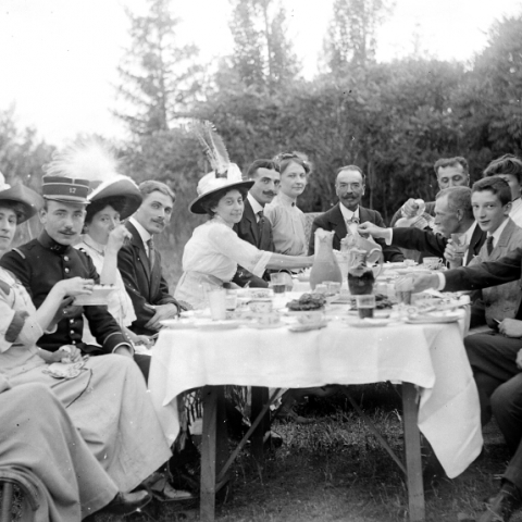 photo ancienne repas famille debut siecle