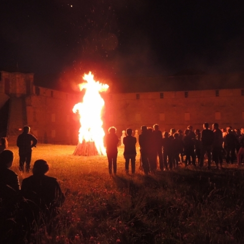 Feu de la St Jean à Mont-Dauphin place forte Vauban