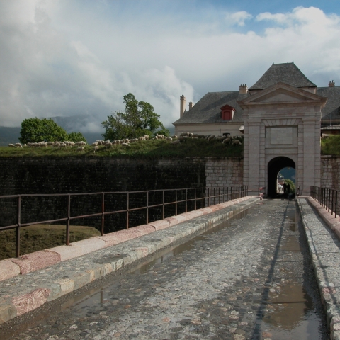 Porte Nord de Mont-dauphin, place forte Vauban classée au patrimoine mondial