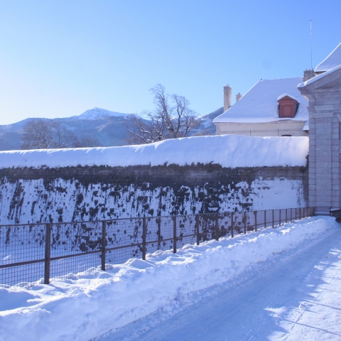 La porte Nord de la place forte de Mont-Dauphin en hiver