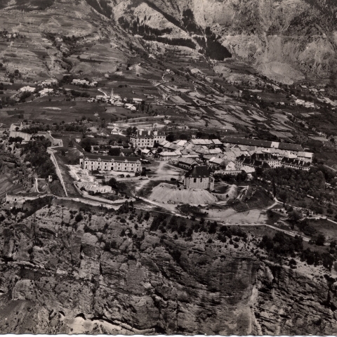 Mont-Dauphin, place forte Vauban en 1945, vue du ciel 